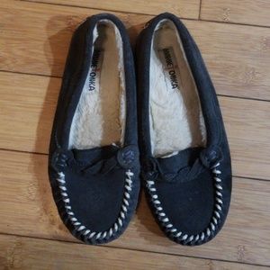 Minnetonka suede leather moccasin slipper